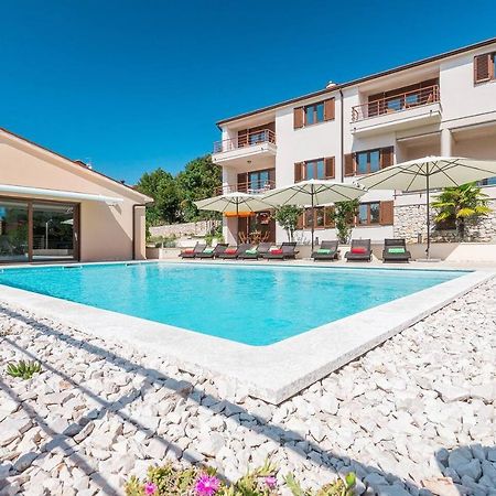 E&T Apartments With A Beautiful Pool ラバック エクステリア 写真