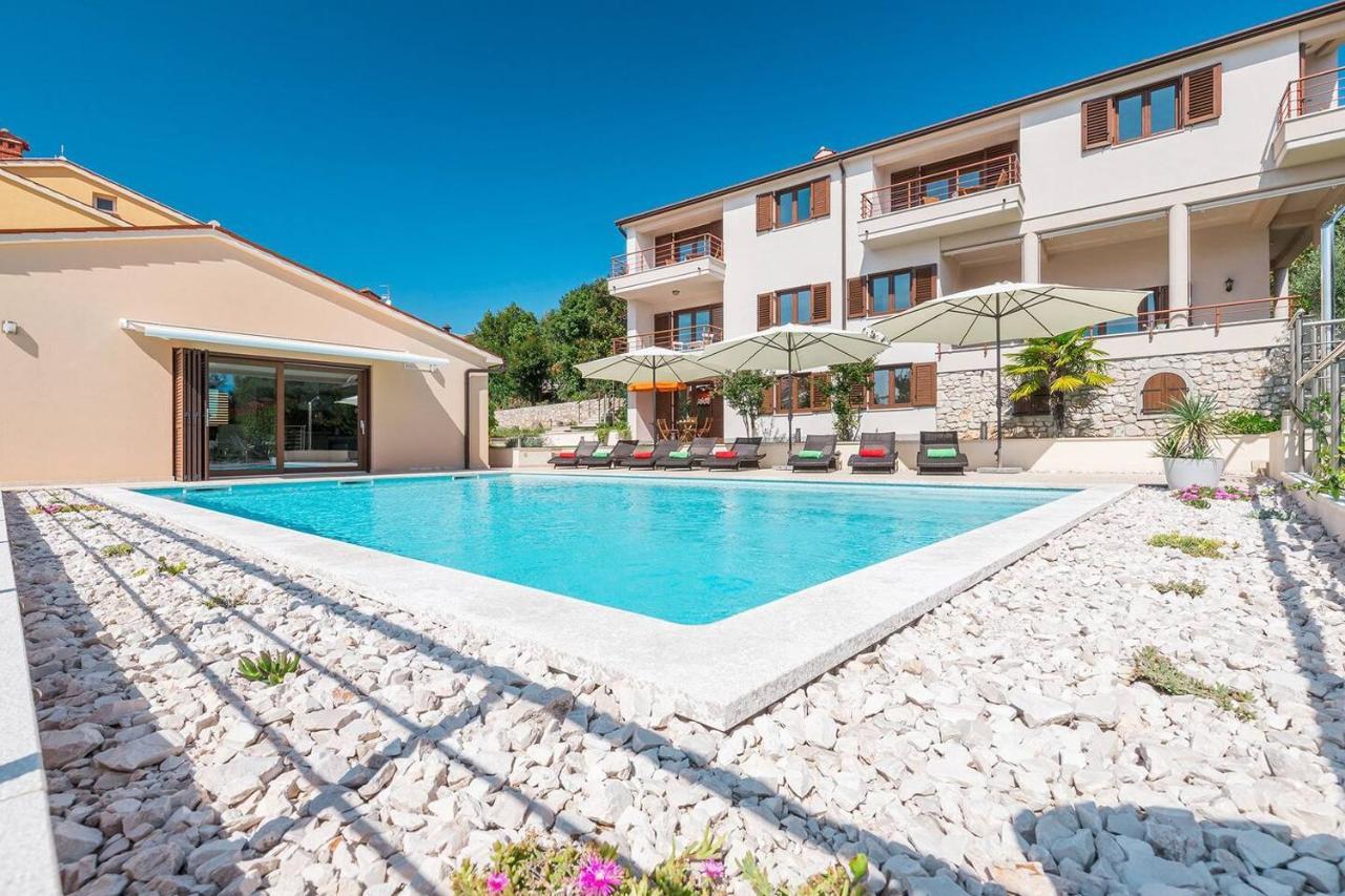 E&T Apartments With A Beautiful Pool ラバック エクステリア 写真