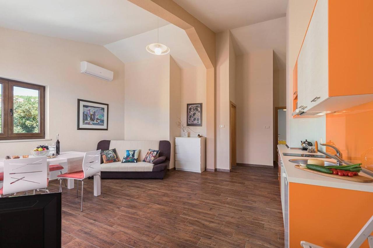 E&T Apartments With A Beautiful Pool ラバック エクステリア 写真