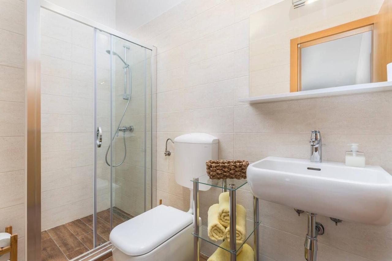 E&T Apartments With A Beautiful Pool ラバック エクステリア 写真