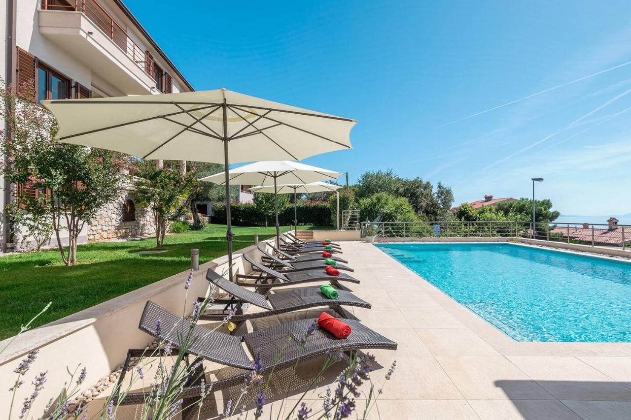 E&T Apartments With A Beautiful Pool ラバック エクステリア 写真