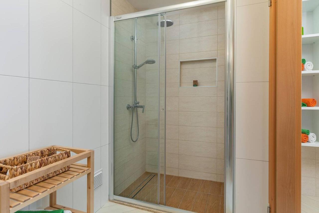 E&T Apartments With A Beautiful Pool ラバック エクステリア 写真