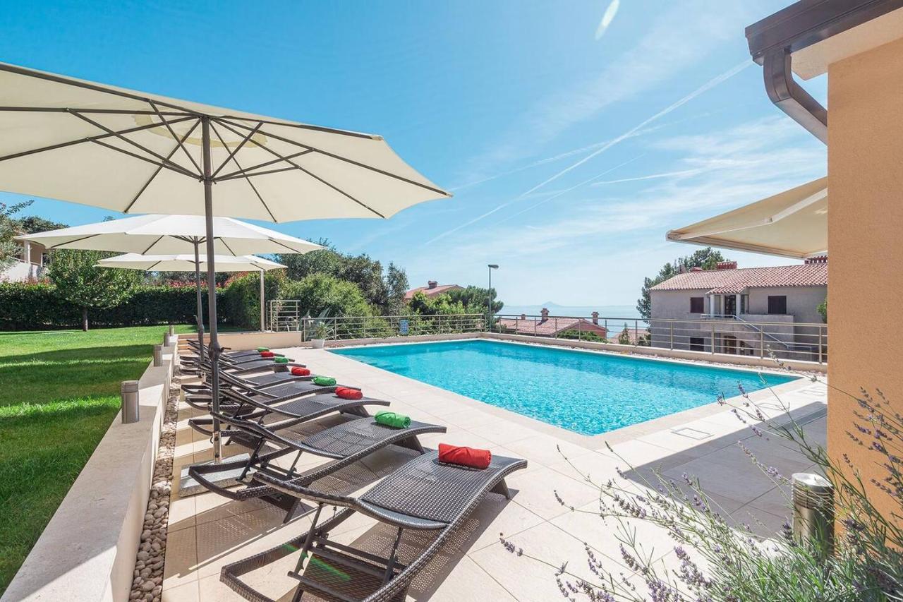 E&T Apartments With A Beautiful Pool ラバック エクステリア 写真