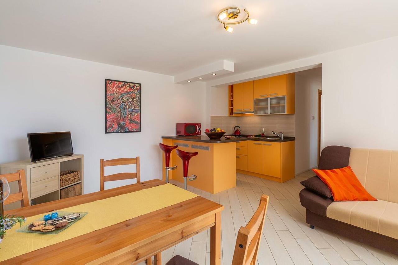 E&T Apartments With A Beautiful Pool ラバック エクステリア 写真