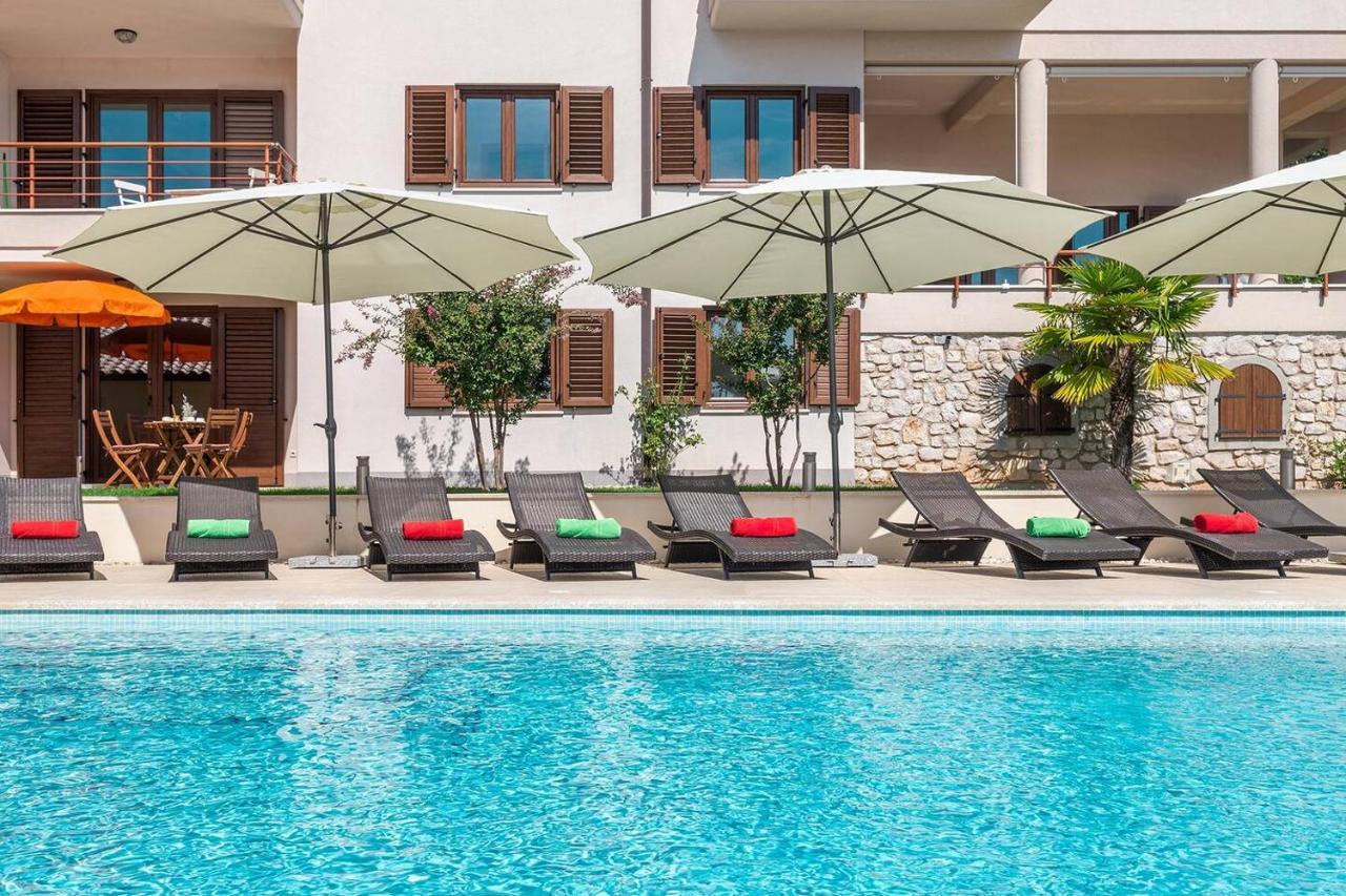 E&T Apartments With A Beautiful Pool ラバック エクステリア 写真