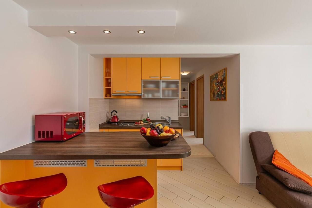 E&T Apartments With A Beautiful Pool ラバック エクステリア 写真