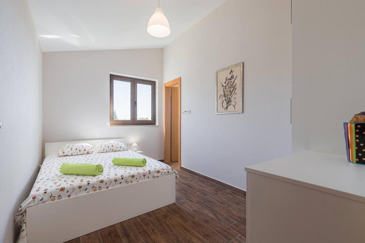 E&T Apartments With A Beautiful Pool ラバック エクステリア 写真