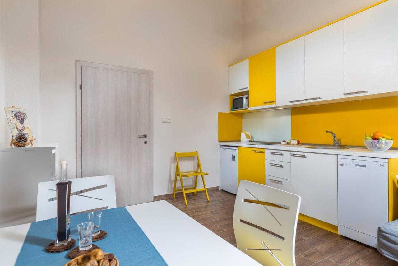 E&T Apartments With A Beautiful Pool ラバック エクステリア 写真
