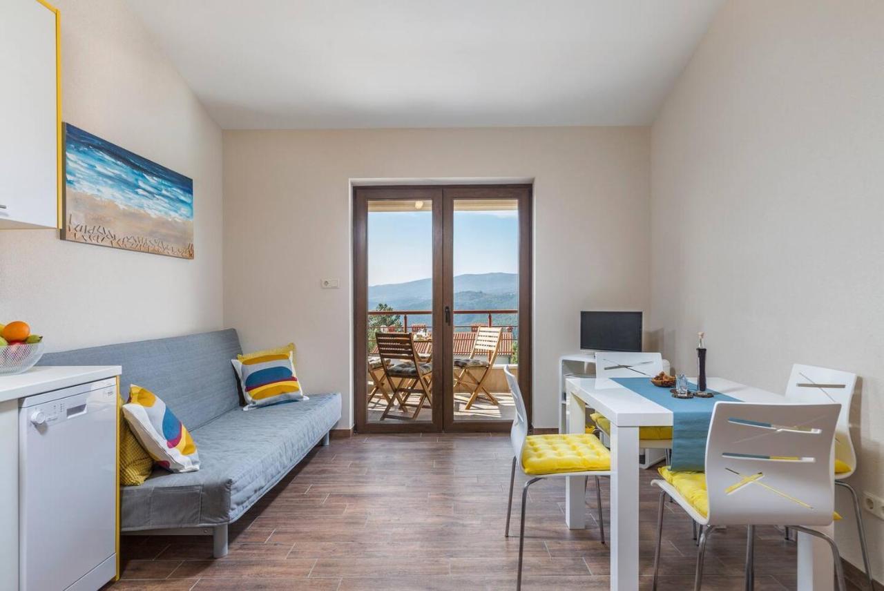 E&T Apartments With A Beautiful Pool ラバック エクステリア 写真