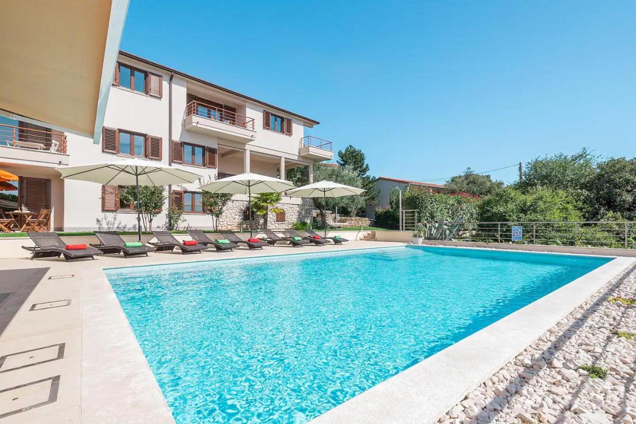 E&T Apartments With A Beautiful Pool ラバック エクステリア 写真